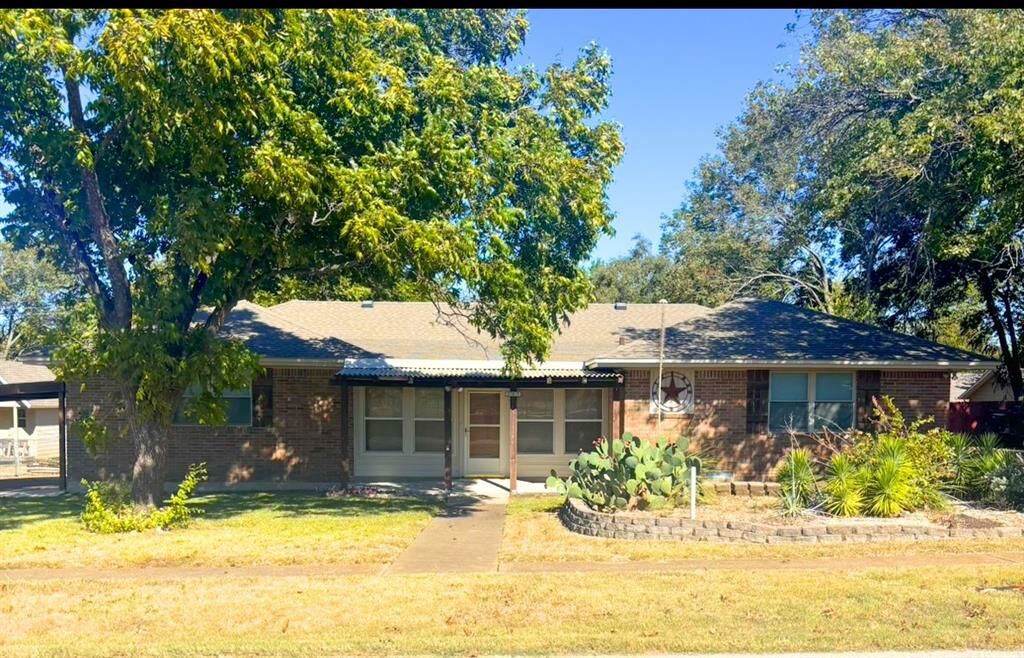 Photo de la propriété:  207 W Alabama Avenue  TX 76065