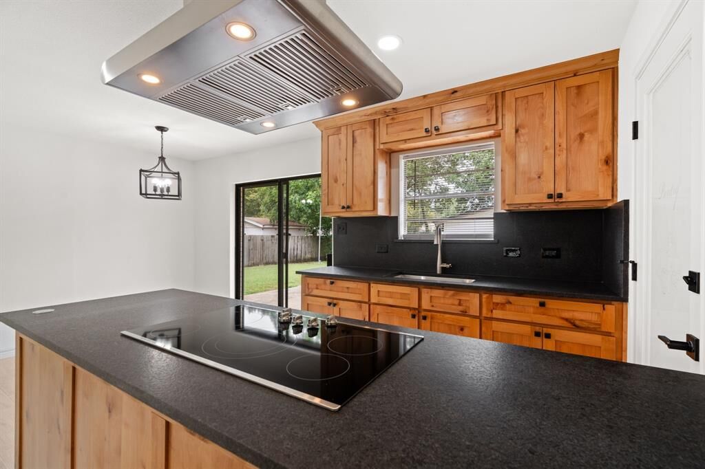 Photo de la propriété:  103 N Summit Street  TX 75154 