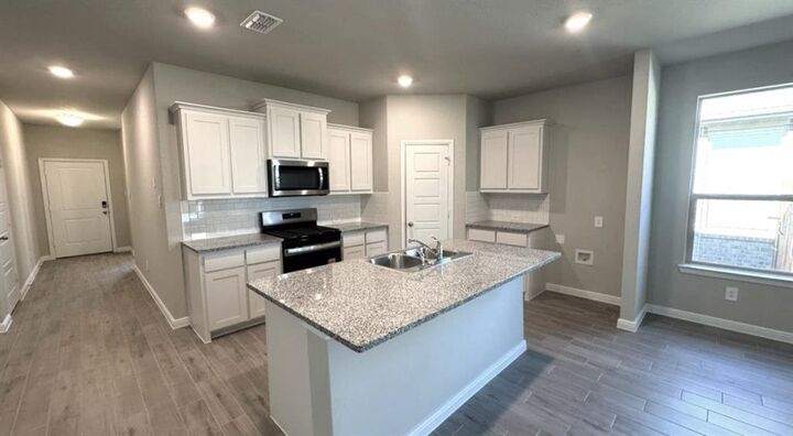 Property Photo:  616 Amber Fields Drive  TX 76259 