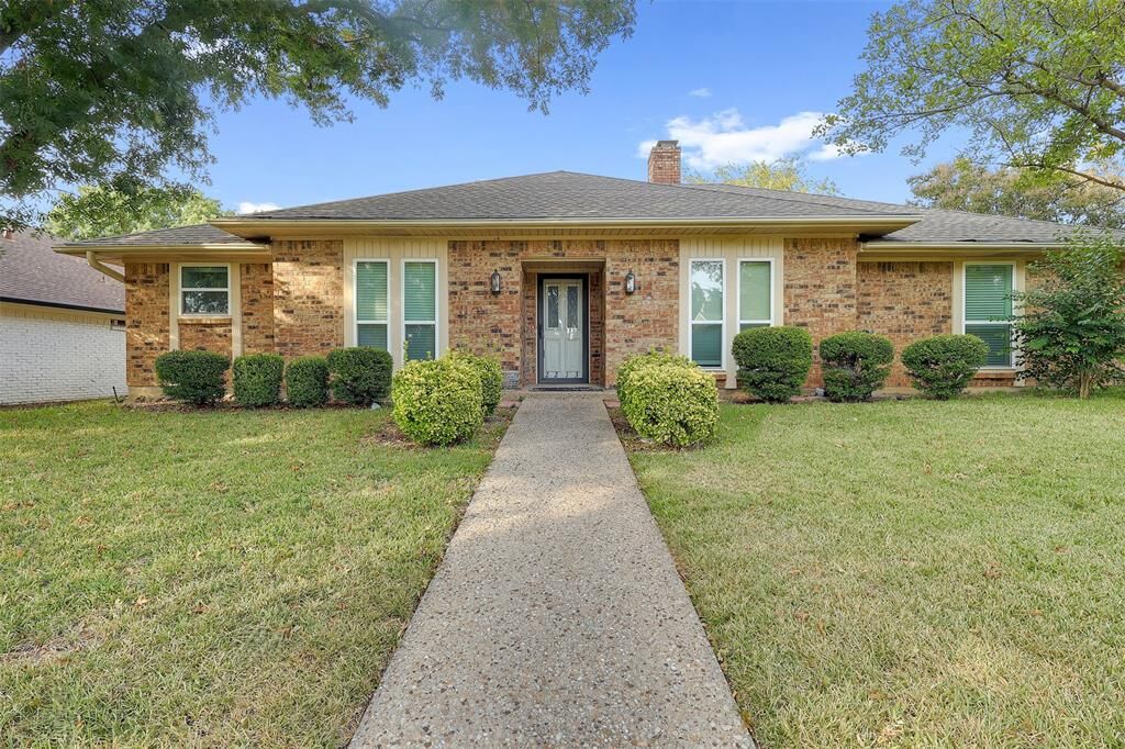 Property Photo:  2213 Silver Holly Lane  TX 75082