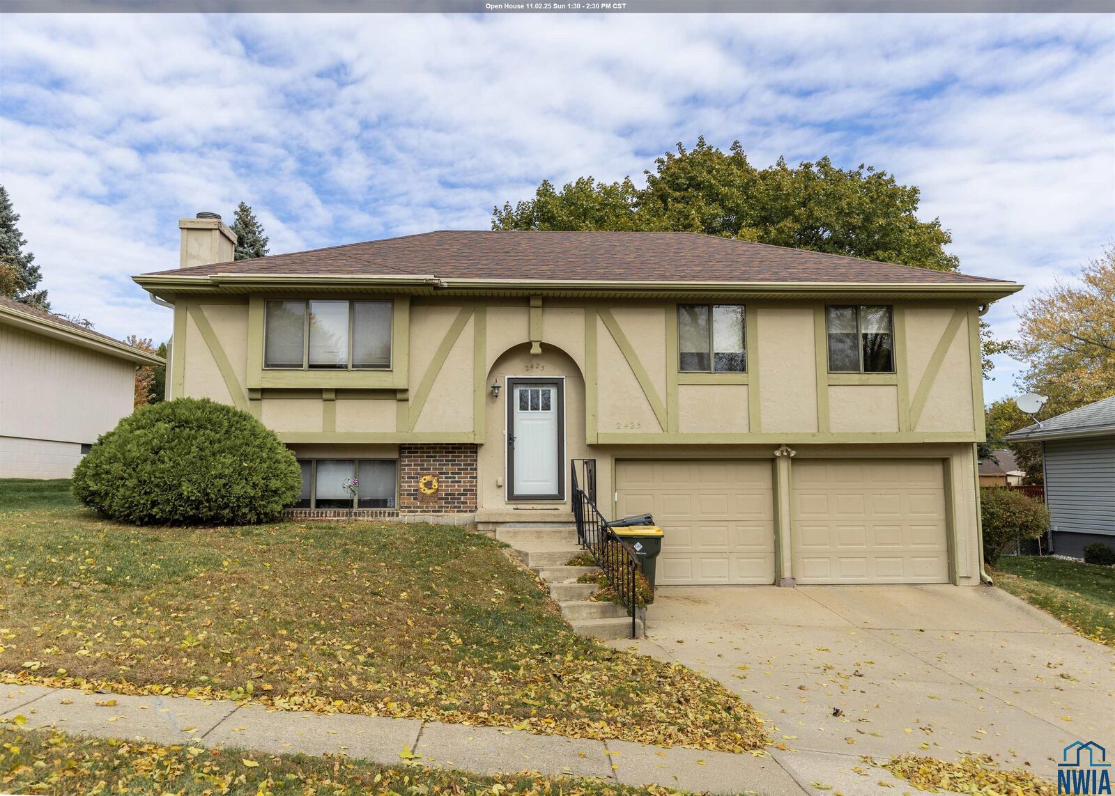 Property Photo:  2425 Apache Dr.  IA 51104