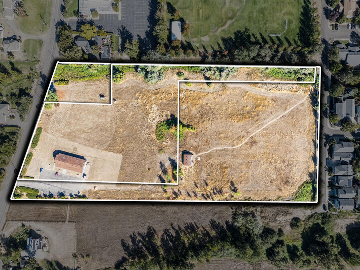 Property Photo:  2082 E Main Street  OR 97520