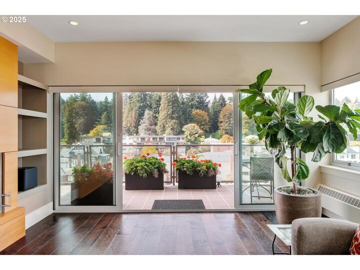 Property Photo:  2323 SW Park Pl 1006  OR 97205 