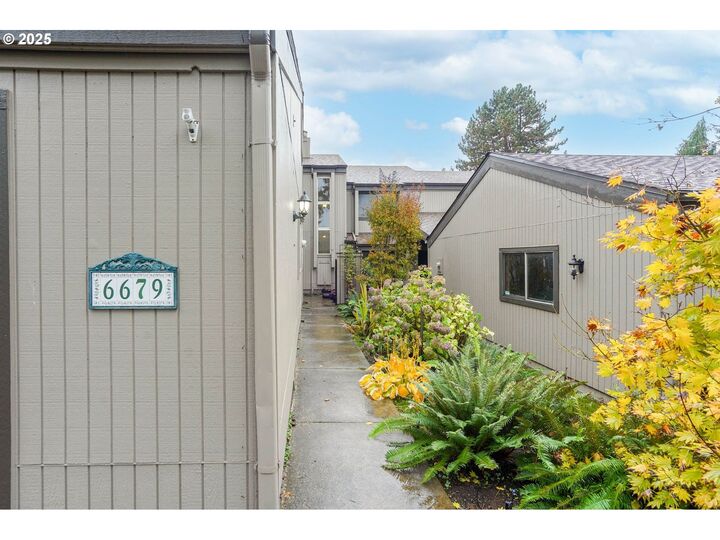 Property Photo:  6679 Huntington Cir SE  OR 97306