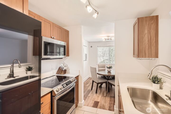 Property Photo:  14002 NE 181st Place A302  WA 98072