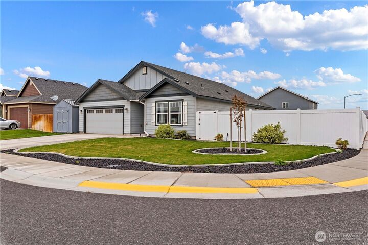 Property Photo:  519  K Street NE  WA 98848