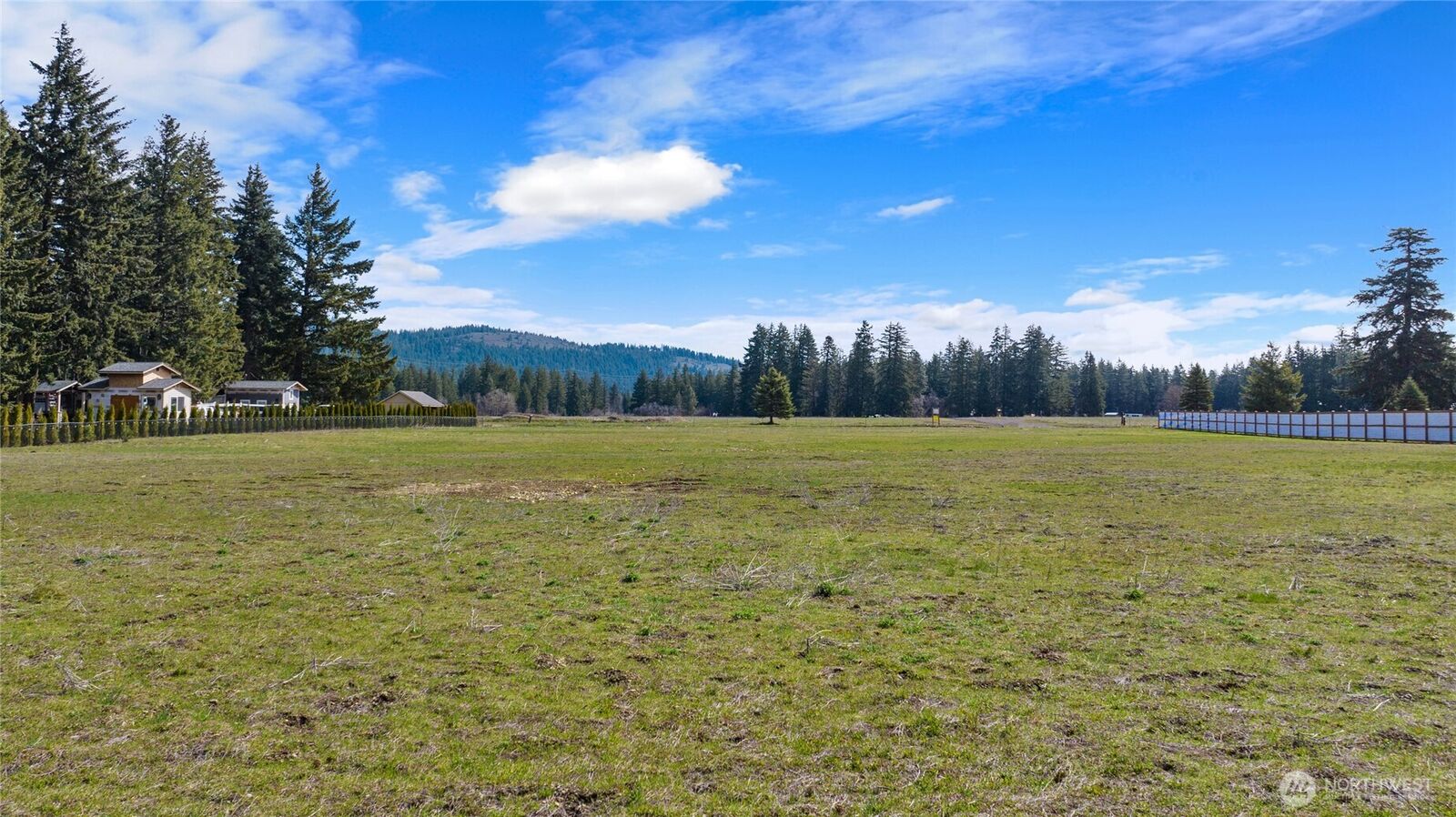 Property Photo:  121  Darling Way  WA 98922