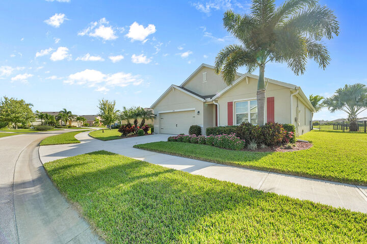 Property Photo: 2785 Granville Manor SW FL 32968