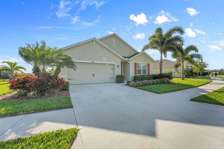 Property Photo:  2785 Granville Manor SW  FL 32968 