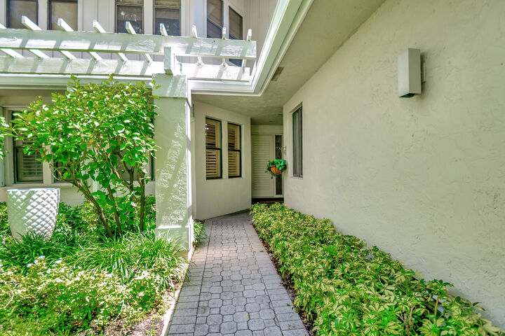 Property Photo:  17565 Ashbourne Way D  FL 33496
