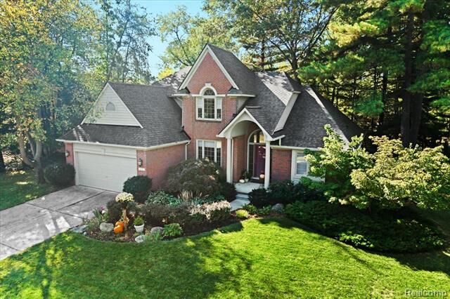 Property Photo:  1227 Briarwood Court  MI 48393 