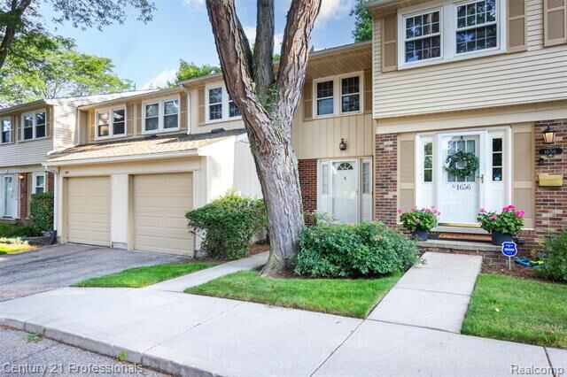 Property Photo:  1658 Brentwood Drive  MI 48098