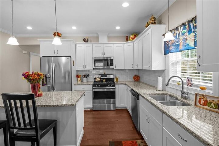 Property Photo:  550 Wakefield Street 3  RI 02893