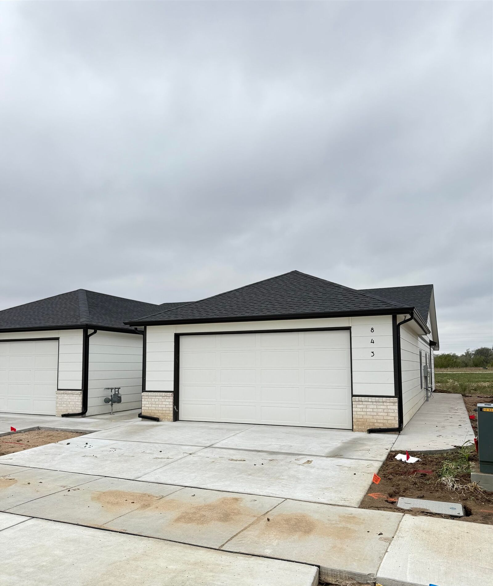 Property Photo:  843 S Wybern St  KS 67147-8977