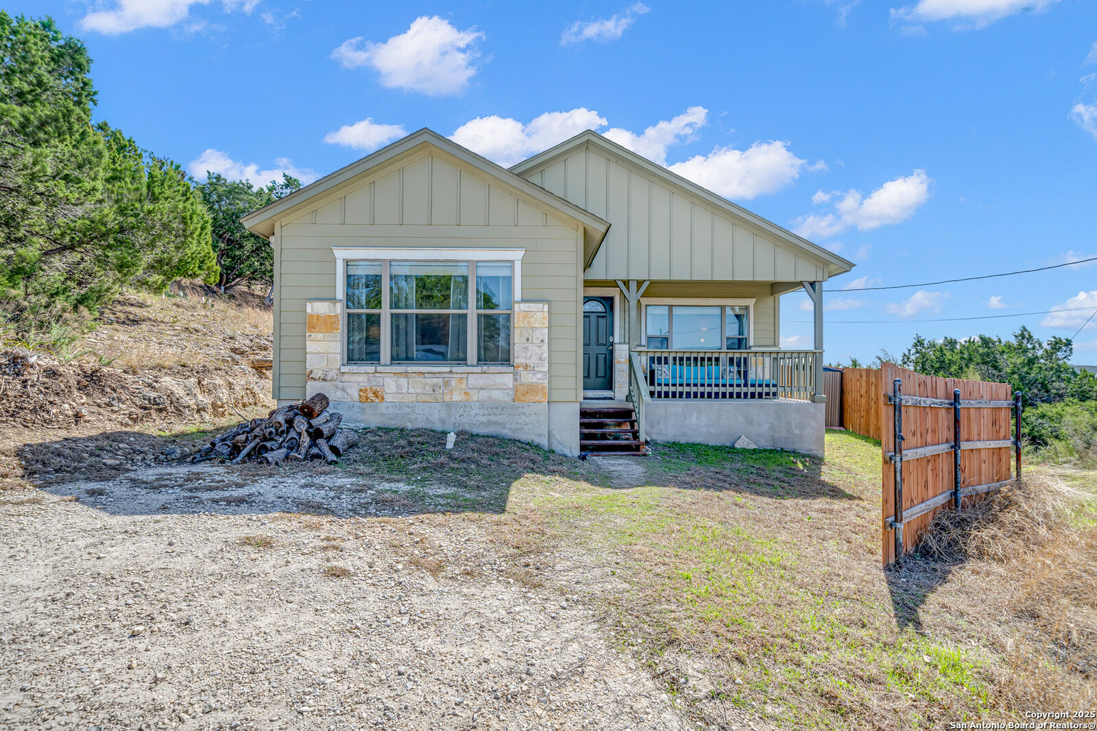 Property Photo:  428 Kings  TX 78133