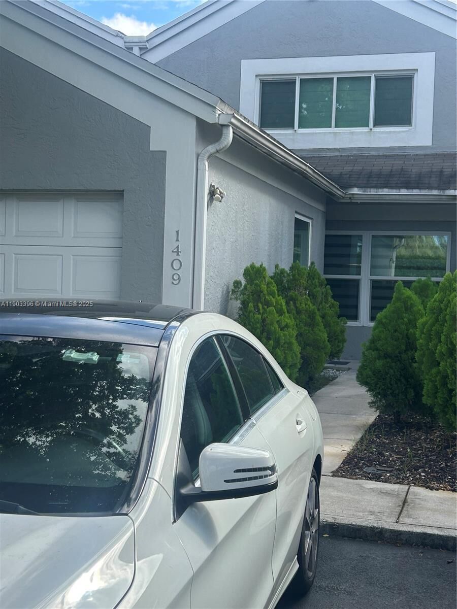 Property Photo:  1409 NW 124th Ave  FL 33026