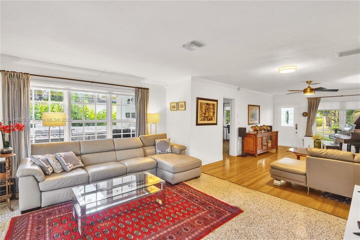 Property Photo:  817 Venetia Ave  FL 33134