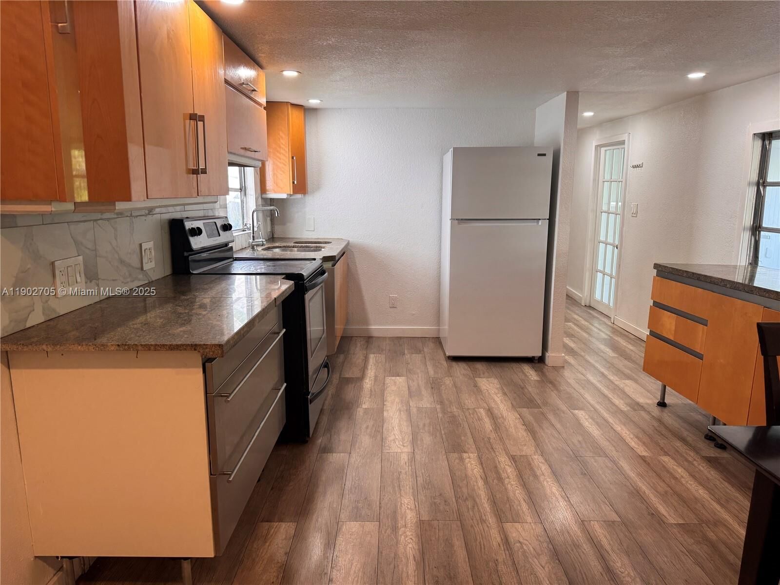 Property Photo:  5331 SW 35th St  FL 33314