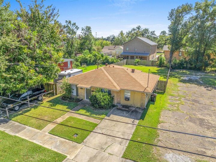 Property Photo:  408 Burnett Street  LA 70601