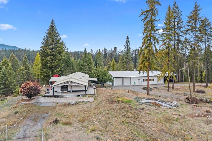 Property Photo:  2594 Bossburg Rd  WA 99126