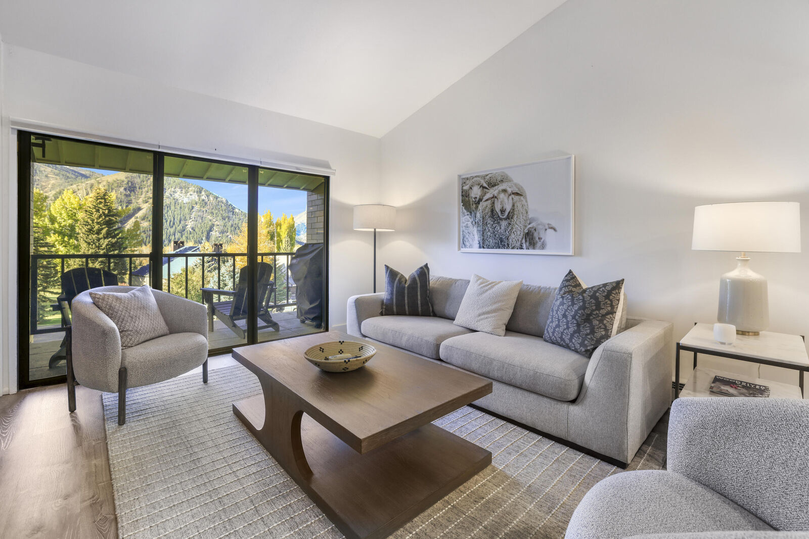 Property Photo:  127 Saddle Rd E7  ID 83340