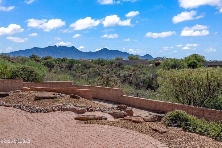 Property Photo: 810 E Josephine Canyon Drive AZ 85614