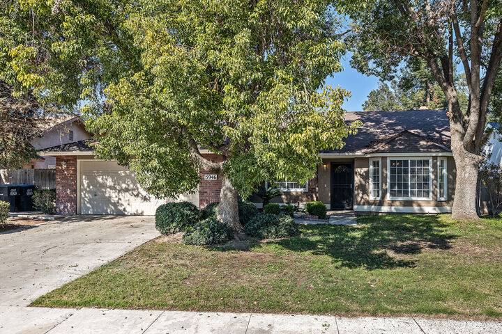 Property Photo: 5946 W Howard Court CA 93277
