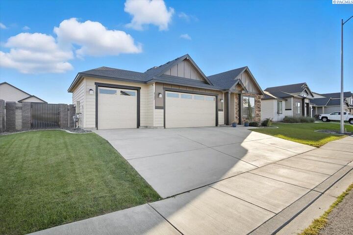 Property Photo:  8195 Lennox St  WA 99353