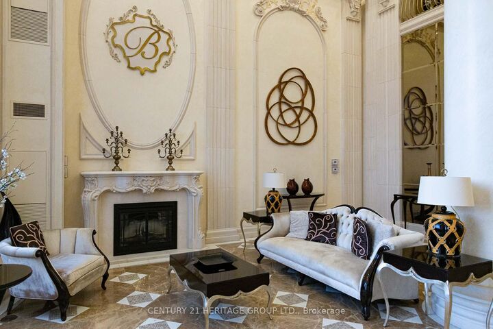 Property Photo:  9245 Jane Street 615  ON L6A 0J9 