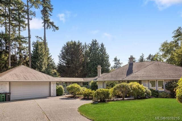 Property Photo: 2693 Macdonald Dr E BC V8N 1Y1