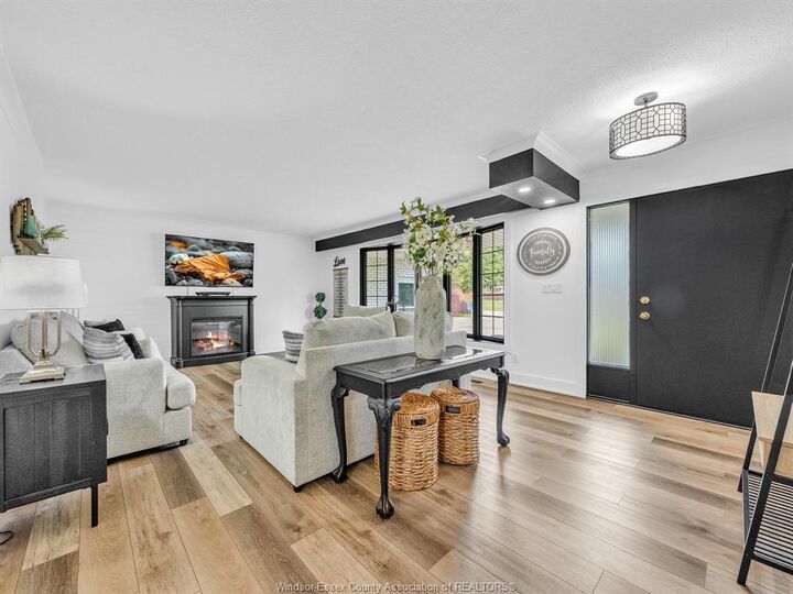 Property Photo:  1367 Oxford Avenue  ON N9Y 2S8