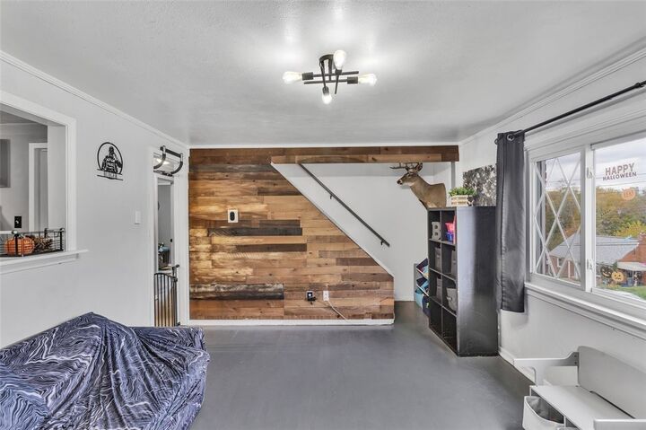 Property Photo:  211 Maryellen Dr  PA 15137