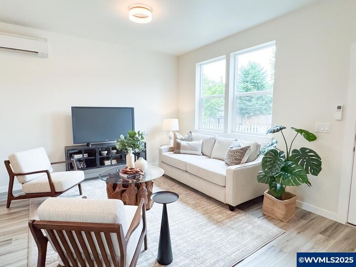 Property Photo:  1162-1174 7th St NW  OR 97304 