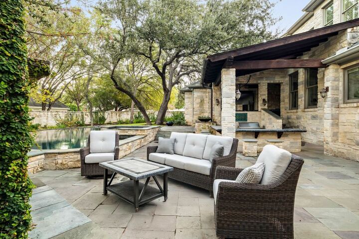 5902 Saratoga Cove  Austin TX 78746 photo