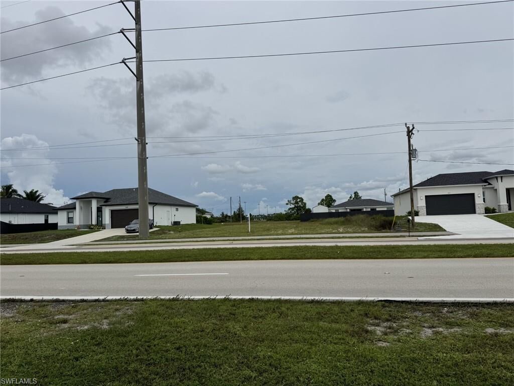 Property Photo:  