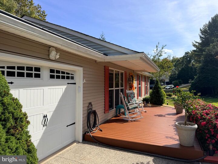 Property Photo:  29 Sherri Way  NJ 08021 