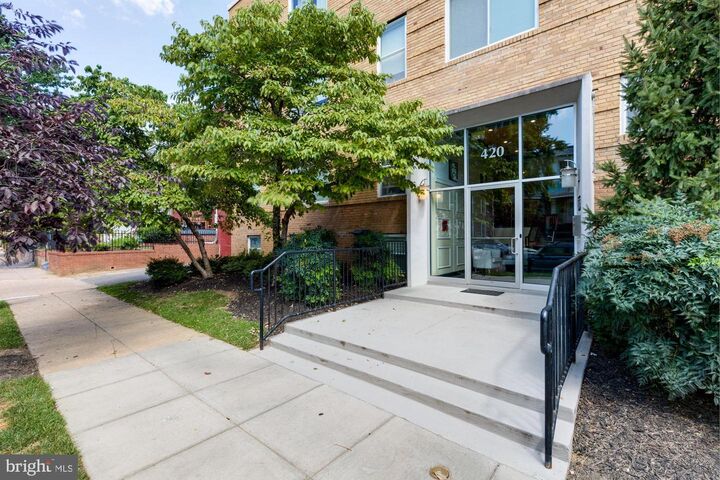 Property Photo:  420 16th Street SE 208  DC 20003 
