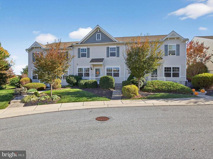 Property Photo: 609 Cromwell Circle PA 17584