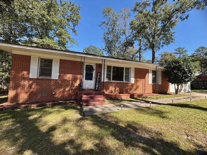 Property Photo: 203 Woodland Drive GA 31088