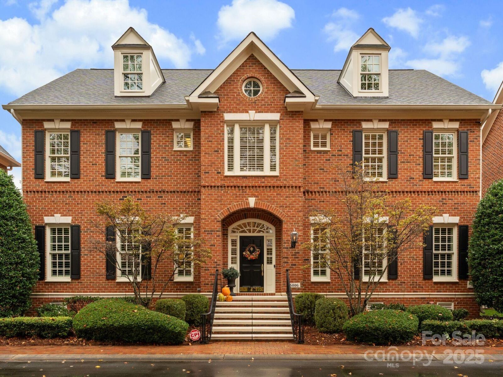 Property Photo:  5006 Fairlawn Crescent Court  NC 28226 