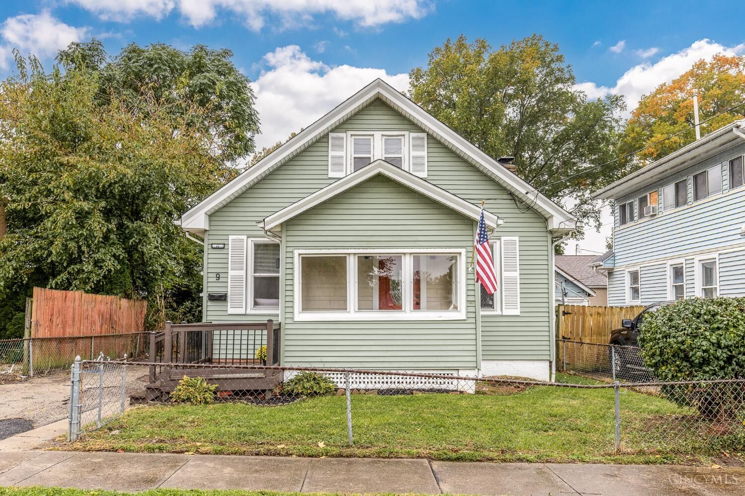 Property Photo:  9 W North Street  OH 45215 