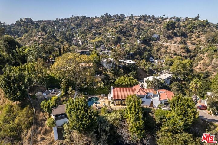 Property Photo:  8148 Mannix Dr  CA 90046 