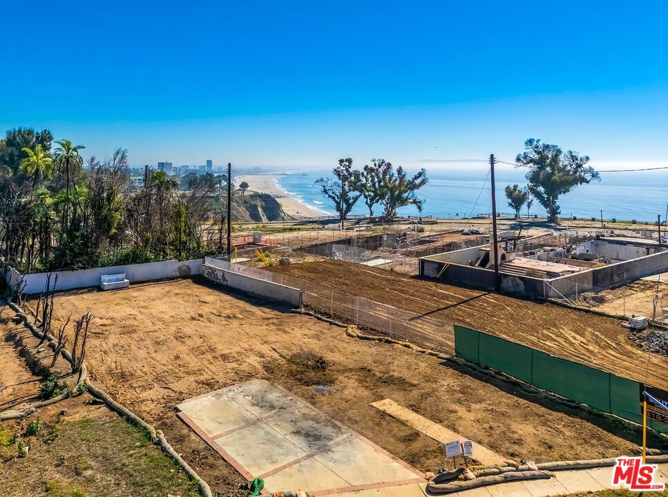 Property Photo: 326 Mount Holyoke Ave CA 90272