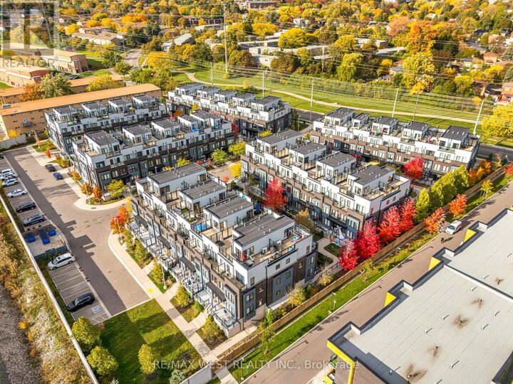 Property Photo:  2285 McNab Lane 12  ON L5J 0B3 