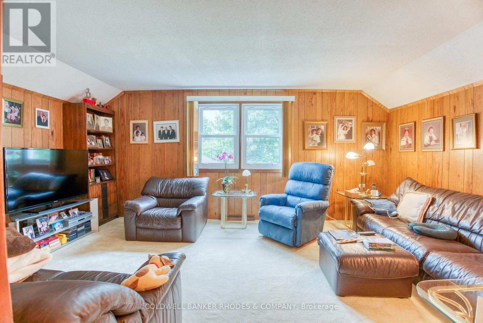 Property Photo: 2005 Neepawa Avenue ON K2A 3L4