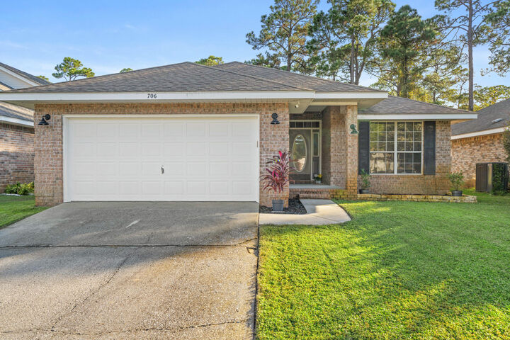 706 Marsh Harbor Drive  Mary Esther FL 32569 photo