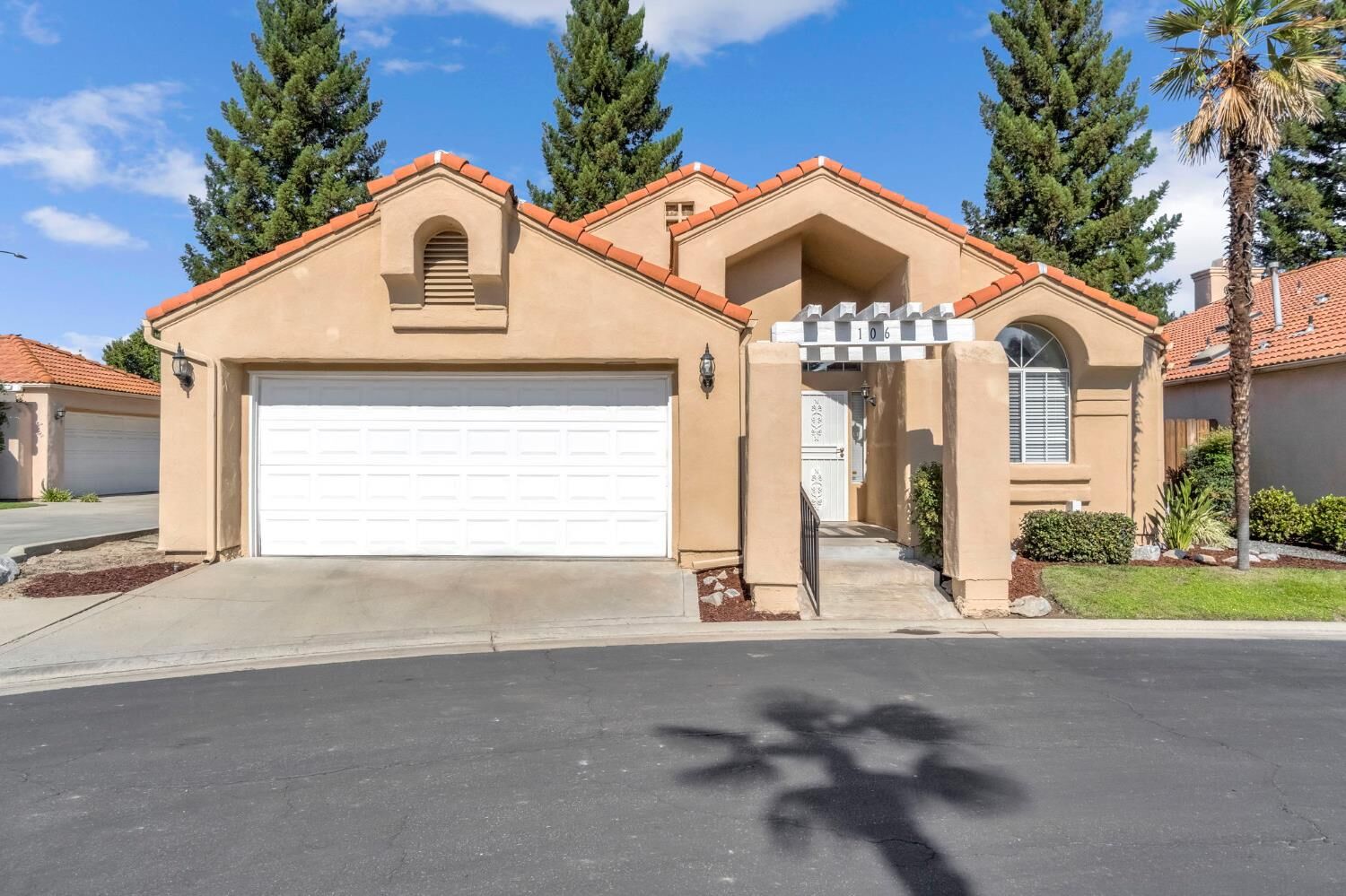 Property Photo:  645 E Champlain Drive 106  CA 93730 