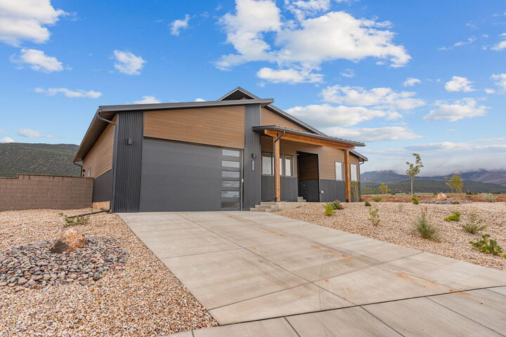 Property Photo: 2727 S Howard Ln UT 84720