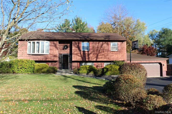 Property Photo:  76 Friendly Road  NY 10541 