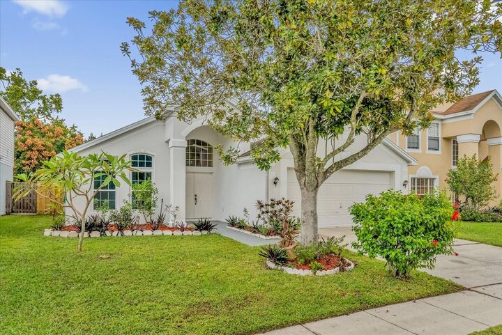 Property Photo:  813 Garden Glen Loop  FL 32746